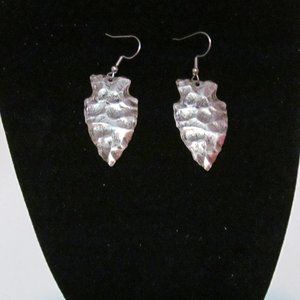 Silver tone hammered look arrow shape pierced earrings